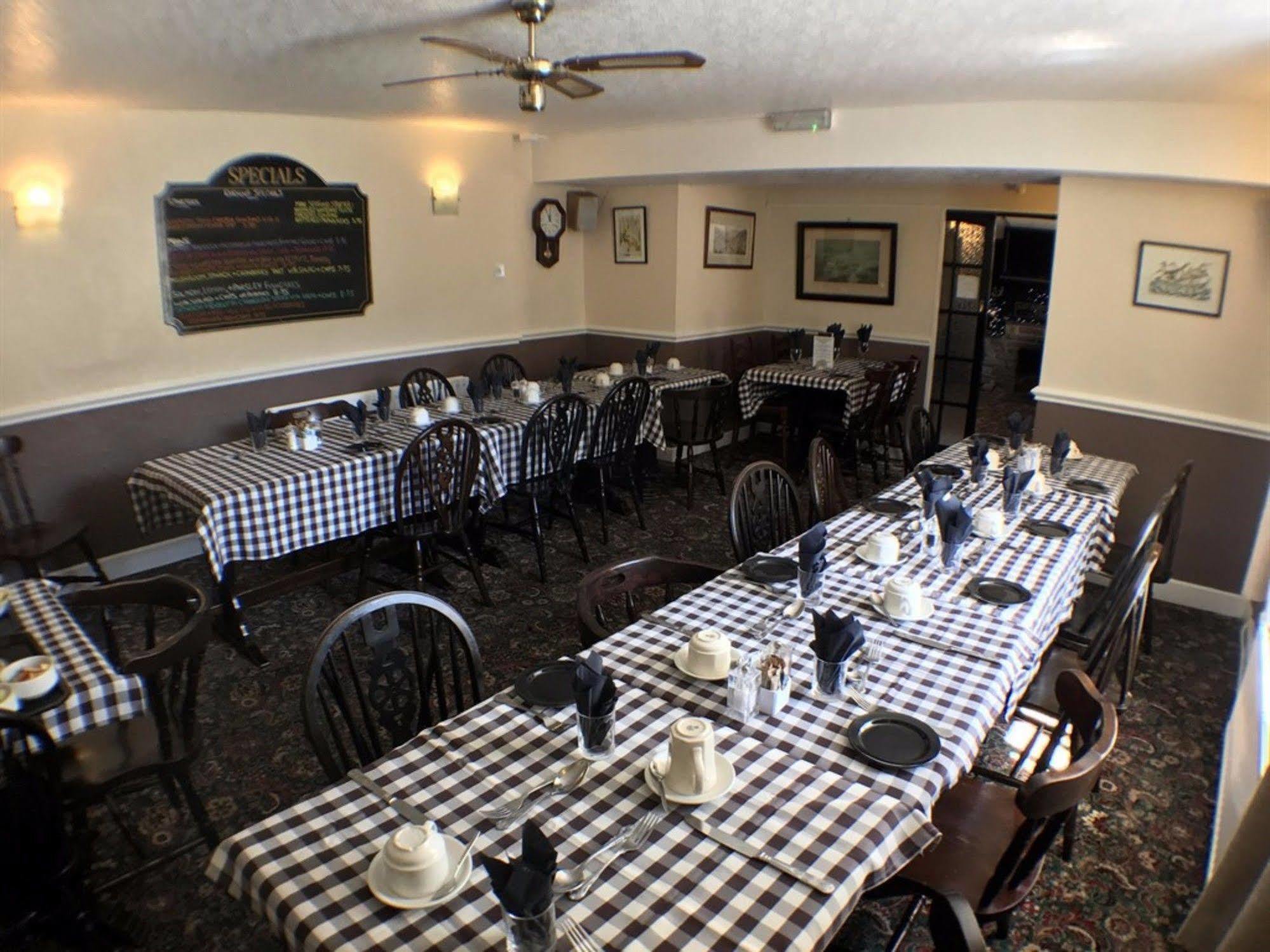 Inn The Fox & Hounds 3*